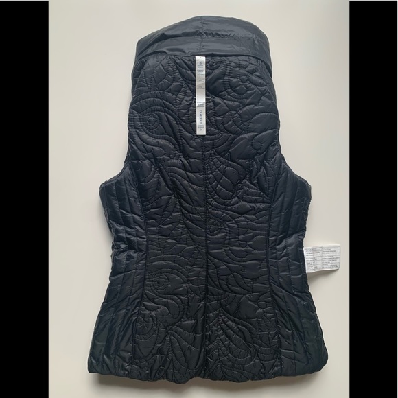 ⭐️ 2 x Host Pick ⭐️ Rare Lululemon Get Down Vest *Reversible - Picture 4 of 16